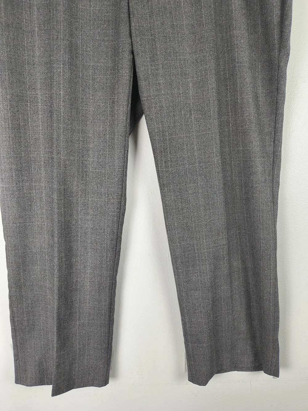 Daniel Hechter Suit Mens 46R Gray 2 Piece Plaid 100% Wool Notched Lapel 2 Button